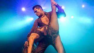 Adolfo Indacochea y The Latin Soul Dancers in Stage e Show