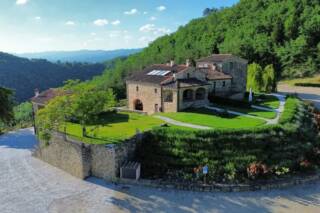 Degustibus Show serata dedicate alla passione per il vino e improvvisazione teatrale 18/12 Borgo Macereto