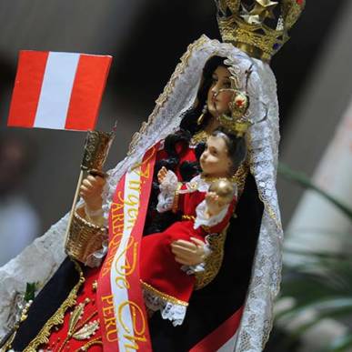 La devozione peruviana tra preghiere, musica e danze: “Nuestra Señora de Chapi” sfila per le vie di Roma!